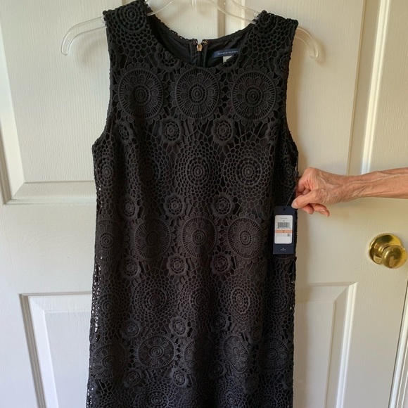 NWT Tommy Hilfiger Holidays Black Embroidered Lace Scalloped Shift Dress size 2 - Picture 4 of 11